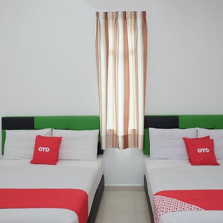 Oyo 90005 Dc Villa Guest House Kuala Rompin Exterior foto