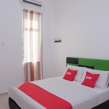 Oyo 90005 Dc Villa Guest House Kuala Rompin Exterior foto