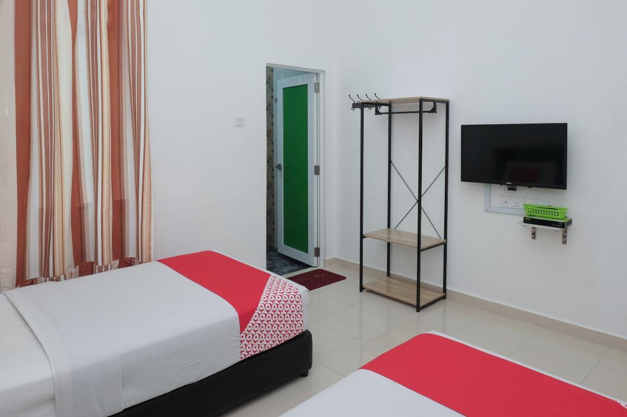 Oyo 90005 Dc Villa Guest House Kuala Rompin Exterior foto